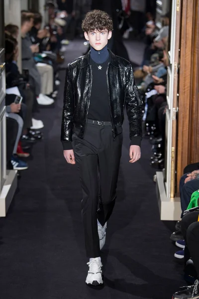 Look 28